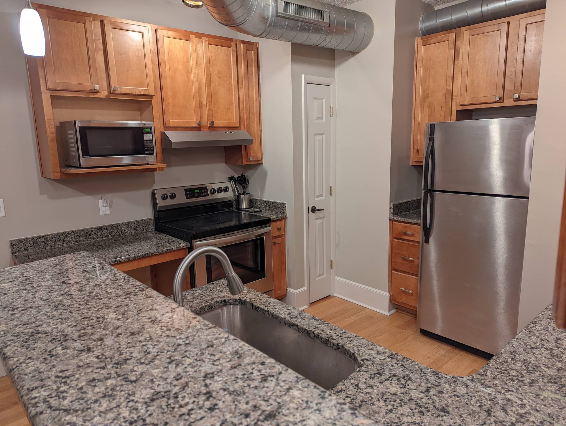 Gorgeous 2BR downtown condo near EVERYTHING! — zdjęcie 4