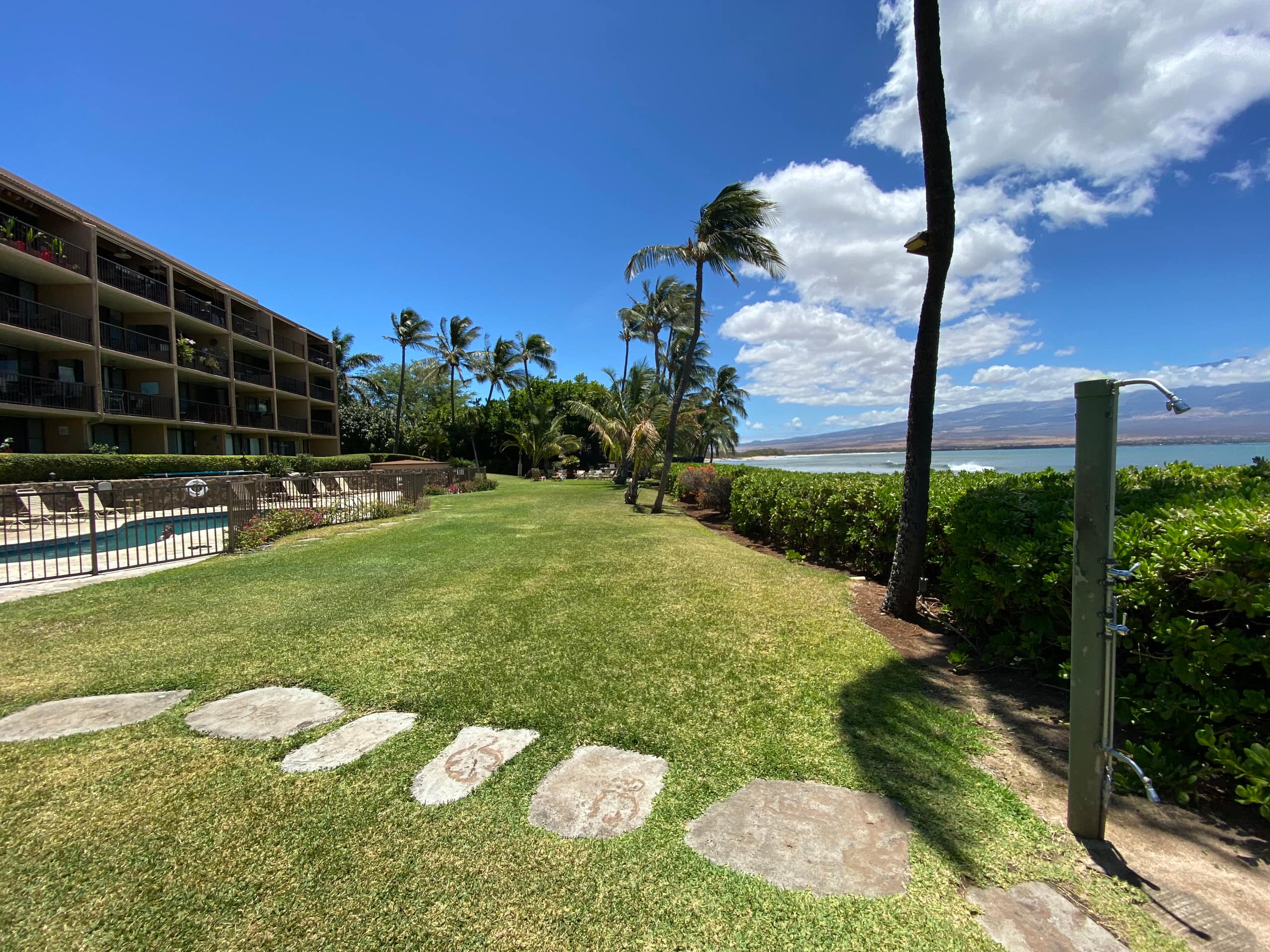 Condo in Wailuku · ★4.92 · 1 bedroom · 2 beds · 1 private bath - Image 10