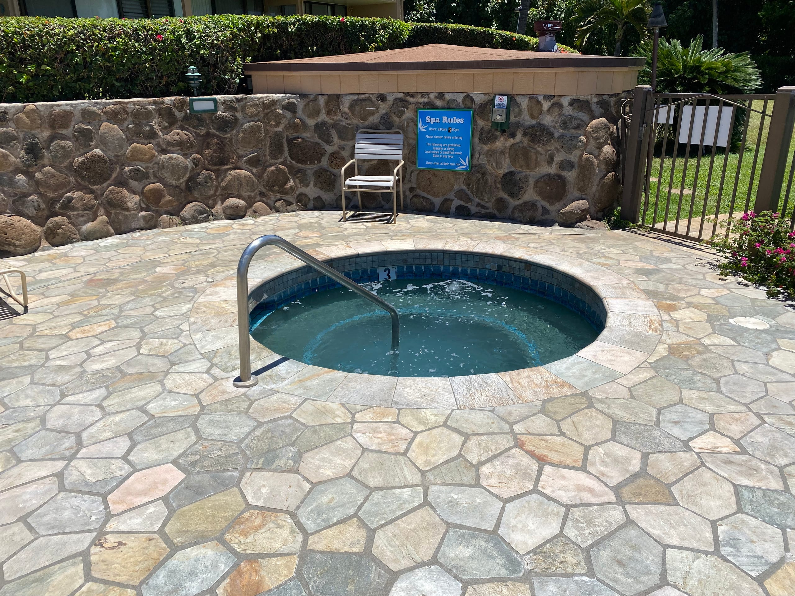 Condo in Wailuku · ★4.92 · 1 bedroom · 2 beds · 1 private bath - Image 7
