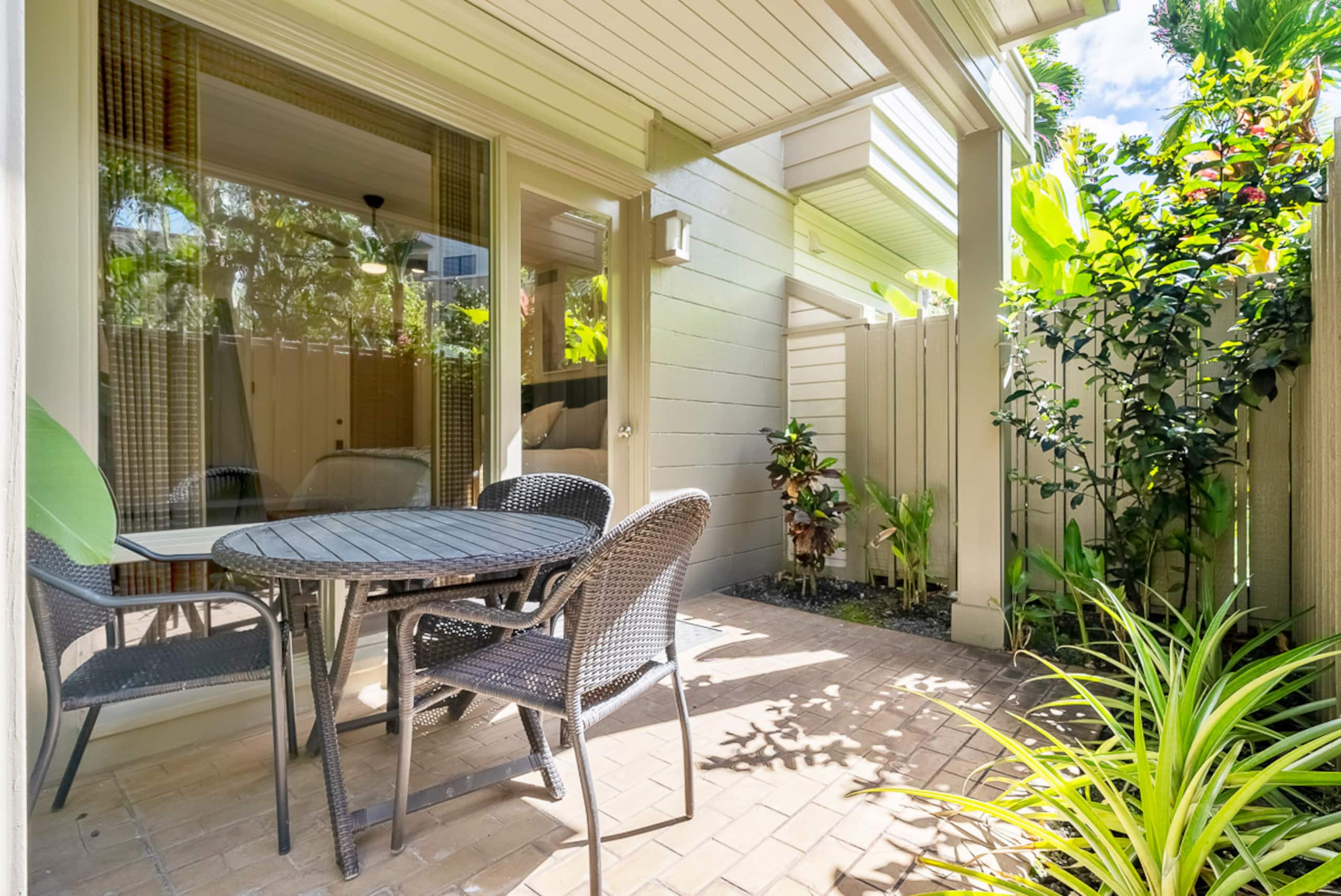 Condo in Lahaina · ★4.99 · 1 bedroom · 2 beds · 2 baths - Image 32