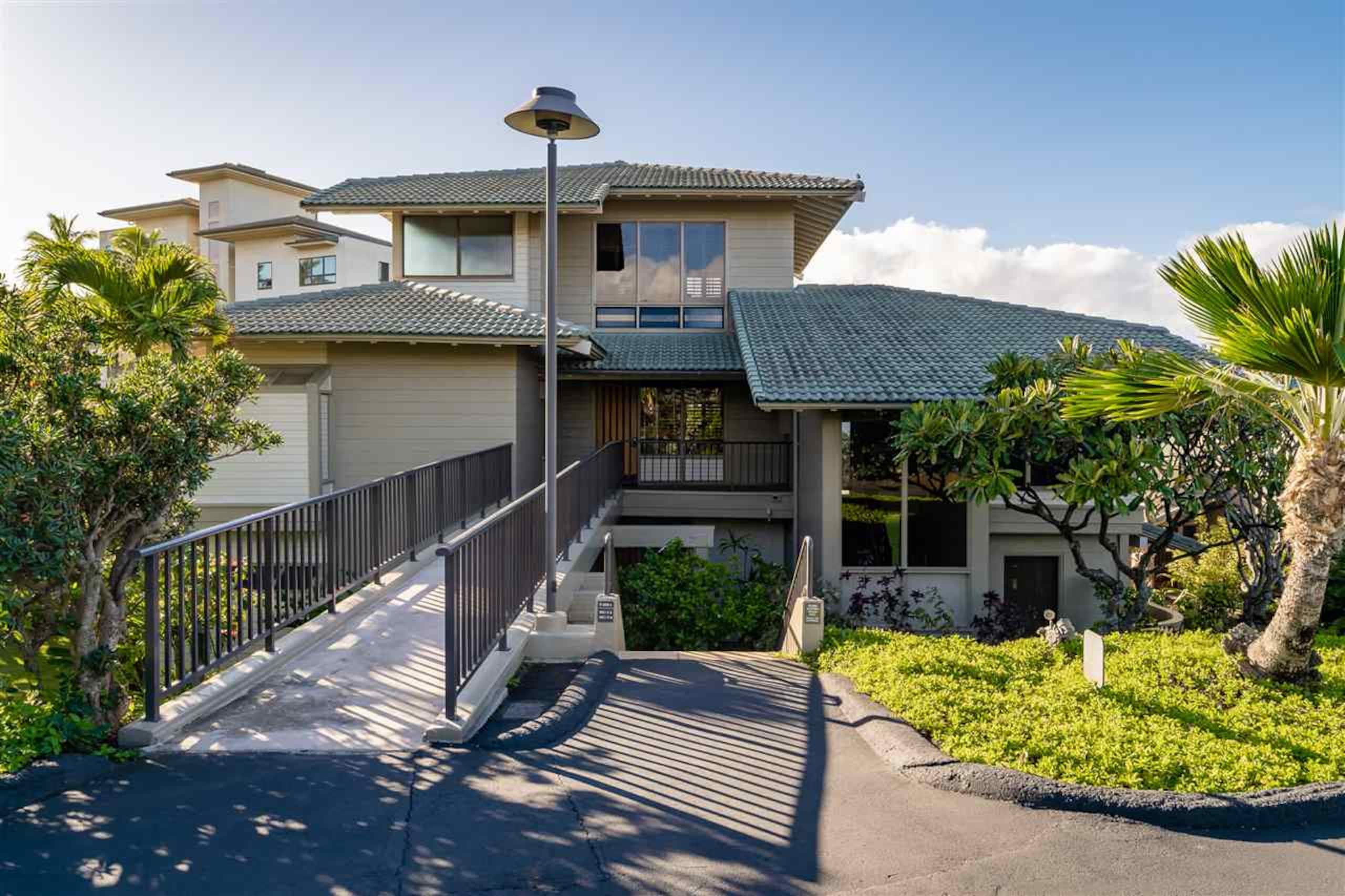 Condo in Lahaina · ★4.99 · 1 bedroom · 2 beds · 2 baths - Image 47