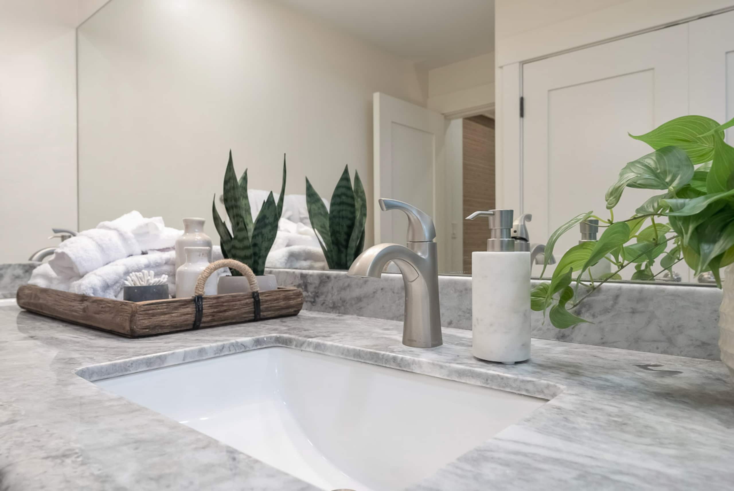 Condo in Lahaina · ★4.99 · 1 bedroom · 2 beds · 2 baths - Image 22