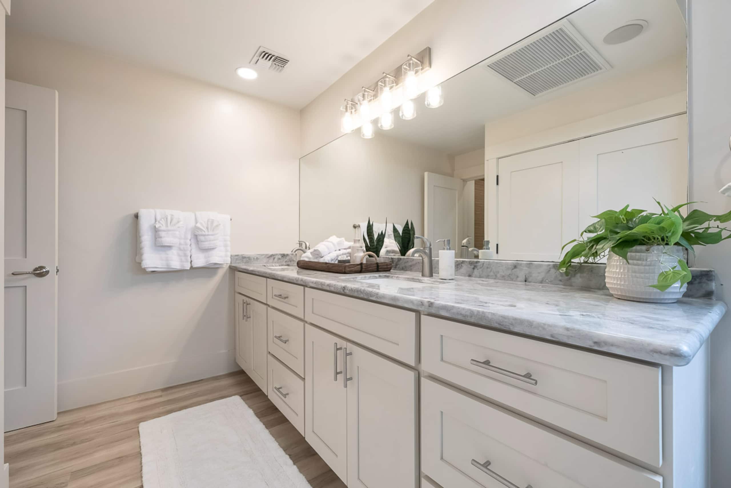 Condo in Lahaina · ★4.99 · 1 bedroom · 2 beds · 2 baths - Image 21