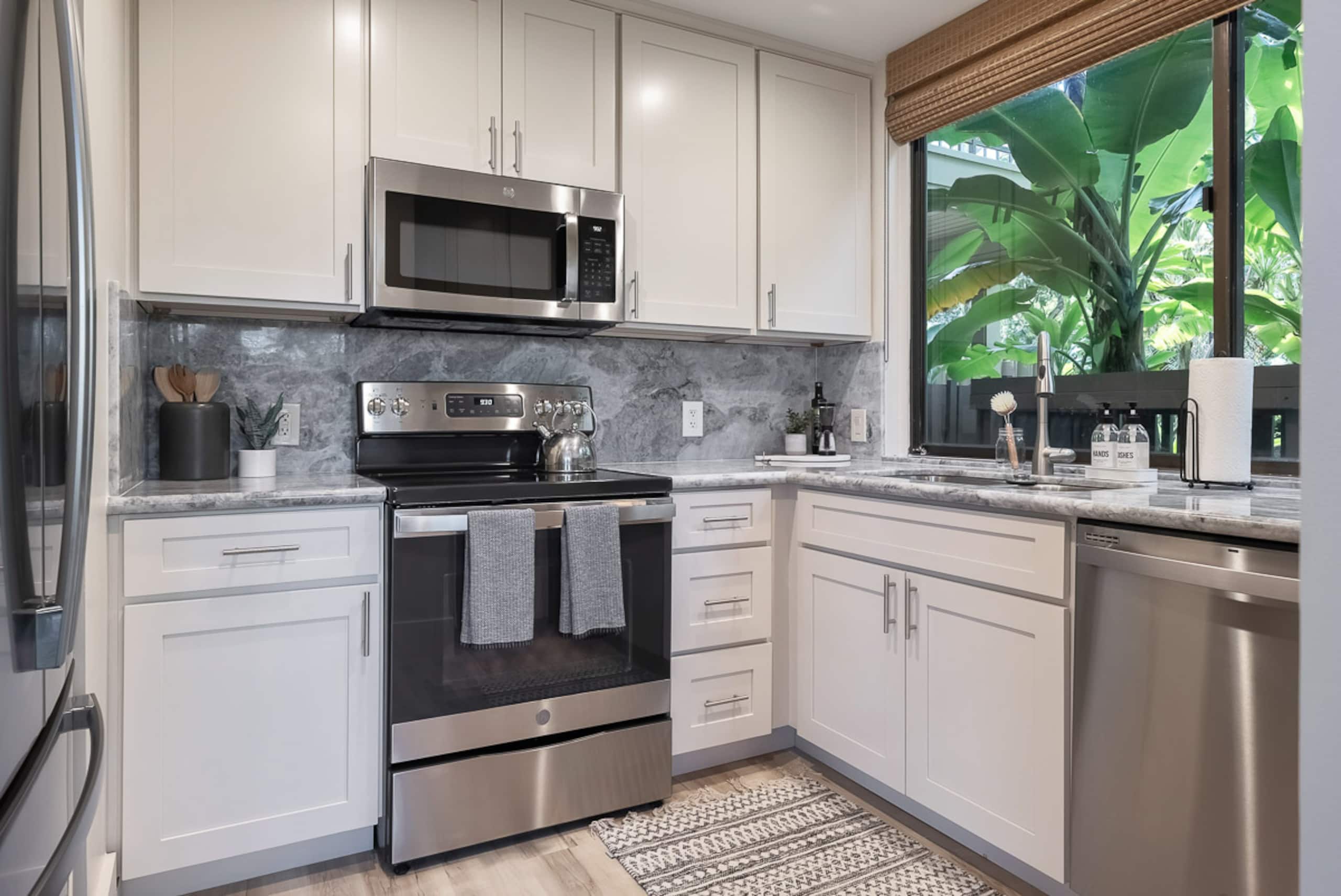 Condo in Lahaina · ★4.99 · 1 bedroom · 2 beds · 2 baths - Image 10