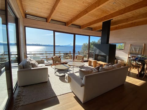 Casa Pangui - Incredible View, Steps from the Lake