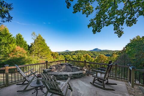 In Helen with mountain views, private, spacious!