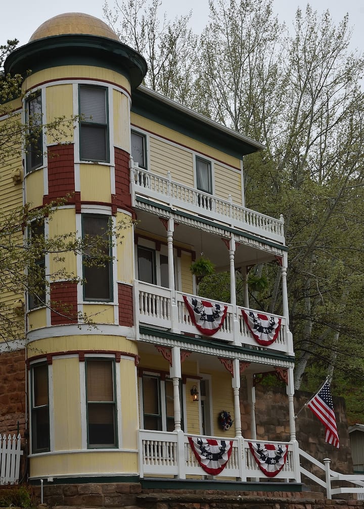The “Historic” Burdette House EST. 1891 Apartments for Rent in Hot
