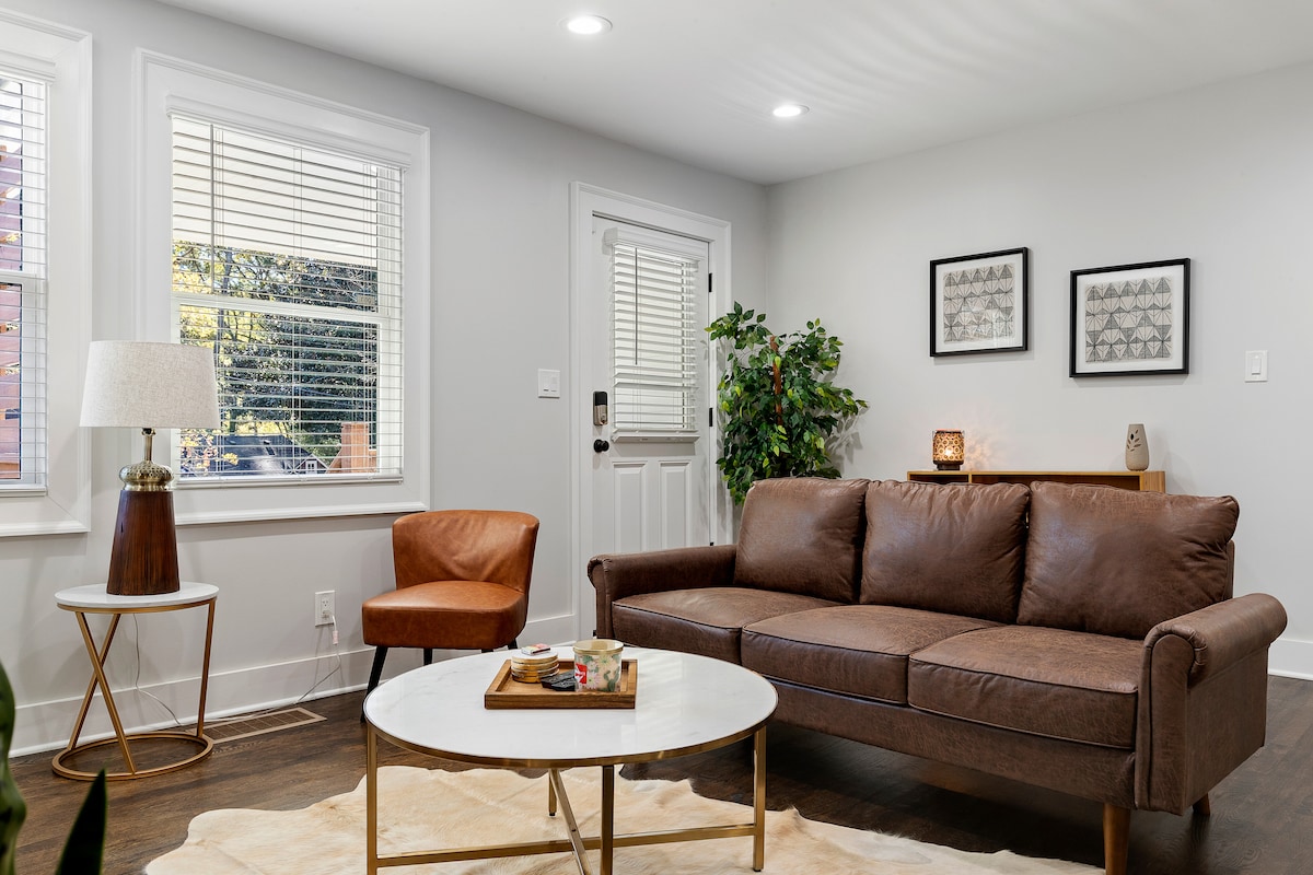 Top performing Airbnb: Minutes from Downtown Modern Atl Ultimate Get-Away in Cascade Avenue/Road