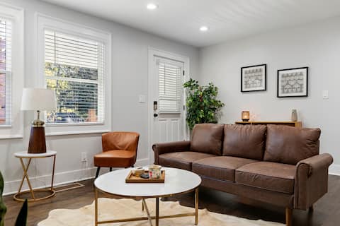 Top performing Airbnb: Minutes from Downtown Modern Atl Ultimate Get-Away in Cascade Avenue/Road