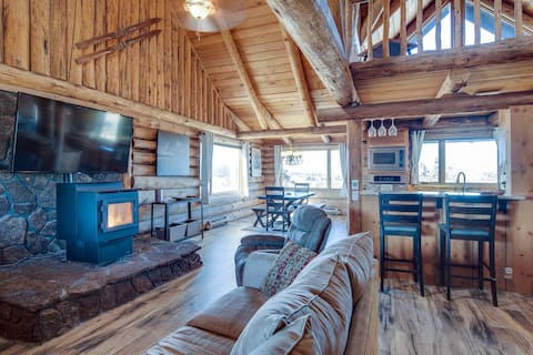 Mountain View Cabin near Smith Rock - Pet-Friendly