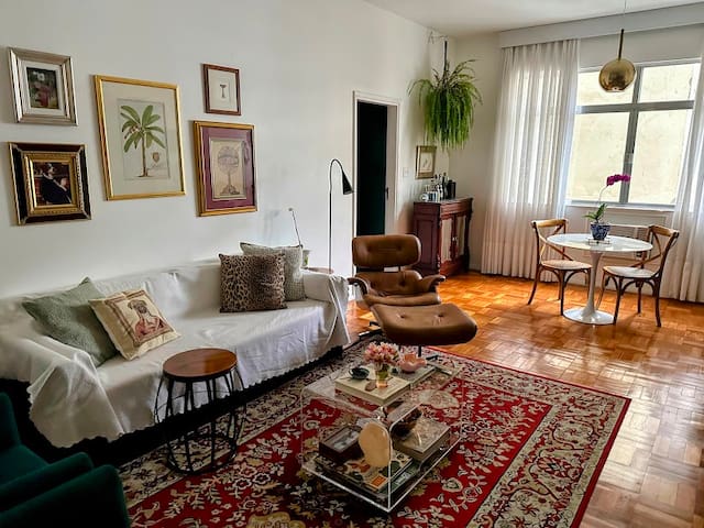 Copacabana posto 5: apartamento impecável