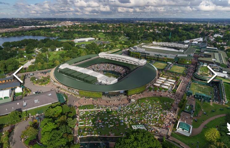 Lovely large modern home in private wooded estate gallery image 5