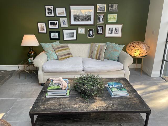 Lovely large modern home in private wooded estate gallery image 4