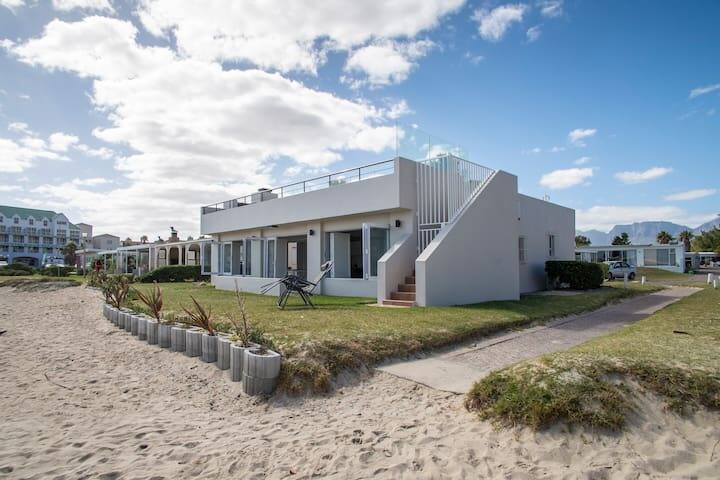 Stunning beachside apartment on the water’s edge