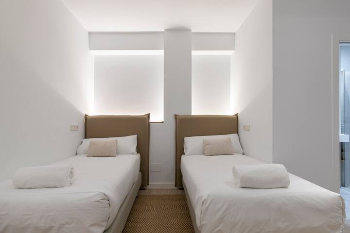 Beautiful & Modern duplex in the center of Madrid gallery image 5