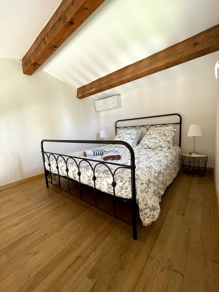 Segunda suite con baño privado e inodoro en la dependencia