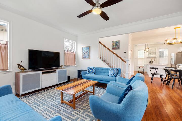 Luxe Spa Guesthouse-walk Downtown! gallery image 5