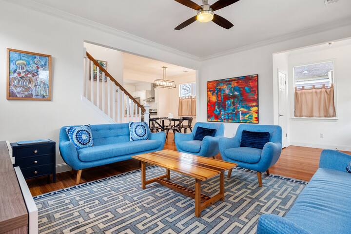 Luxe Spa Guesthouse-walk Downtown! gallery image 4