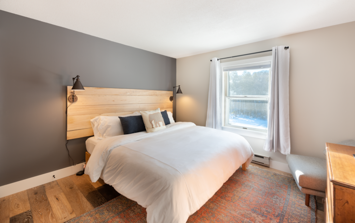 加大双人床卧室