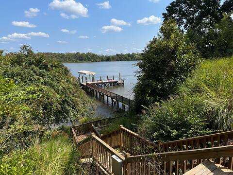 Beautiful Spacious home on James River, dock/lift