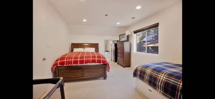 ห้องนอนชั้นบน 1