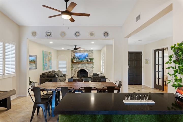H2O Sanctuary dining area with fireplace