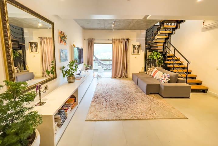 LINDA COBERTURA DUPLEX AO LADO DA PRAIA !