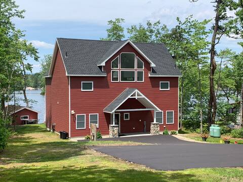 OSSIPEE LAKEFRONT- Newly Built Large home sleeps16