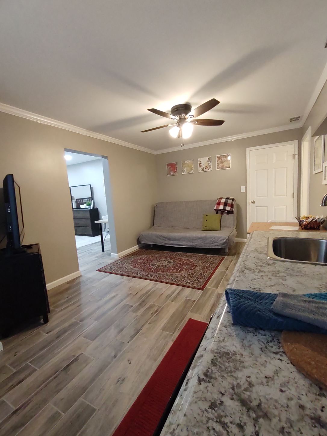 Top performing Airbnb: Stay HERE! Private entrance, kitchenette, hideaway in Atlanta Suburbs