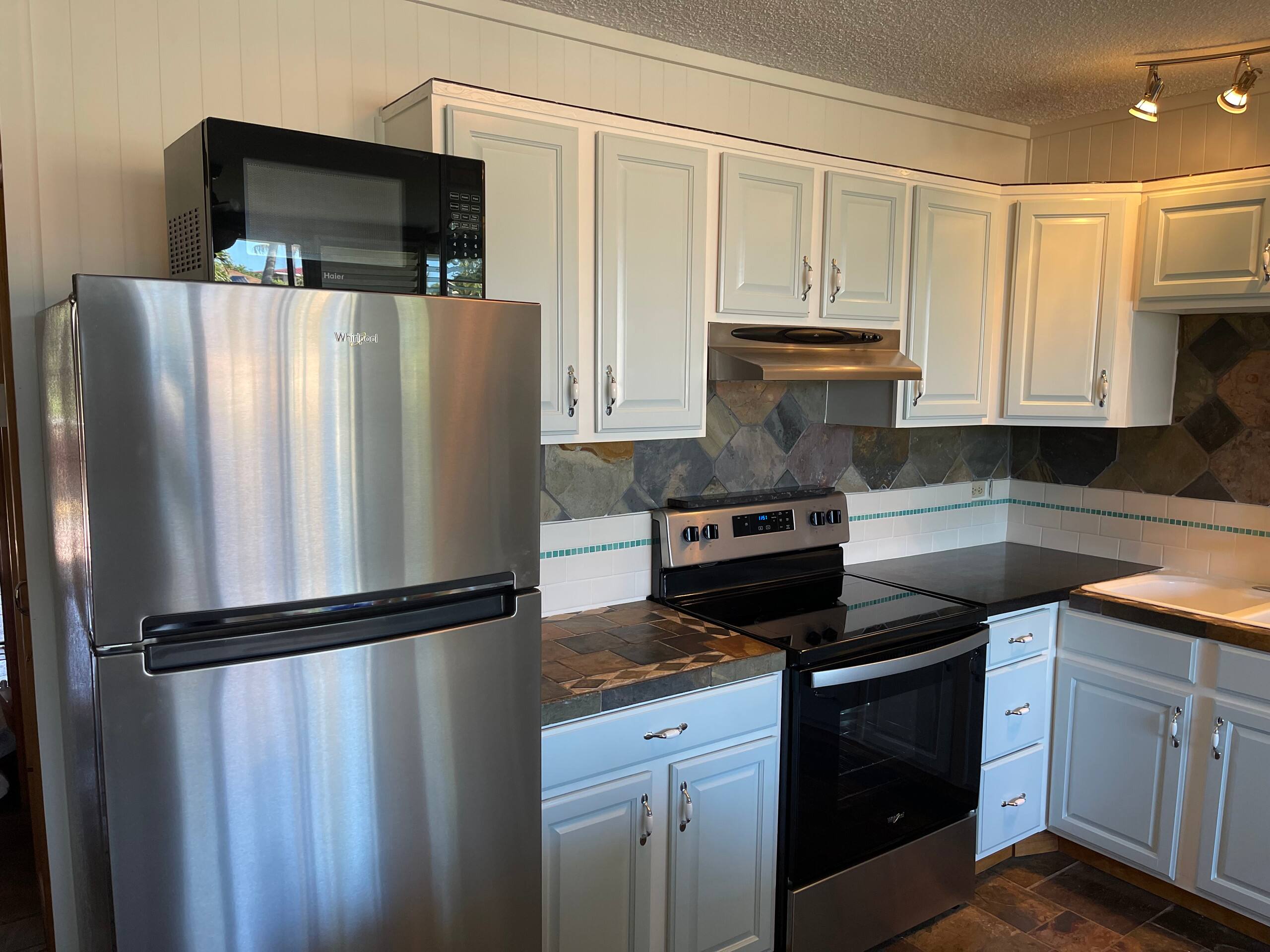 Condo in Paia · ★4.86 · 1 bedroom · 2 beds · 1 private bath - Image 8