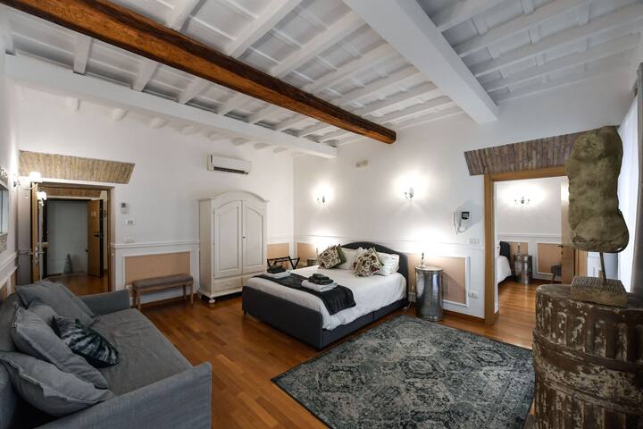 Castel Sant’Angelo APT.MASSIMO- Exclusive & Luxury gallery image 2