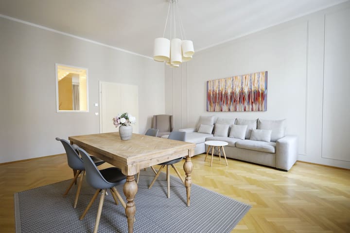 Marvellous Apartment near Karlsplatz – Apt 18