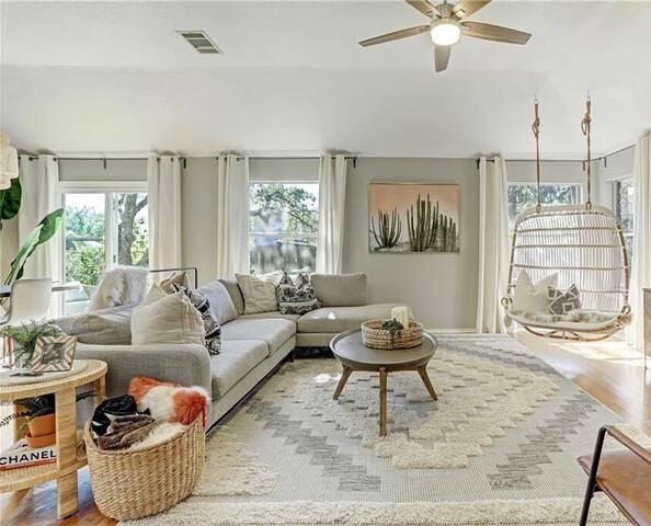 Modern Family Home w/ Treehouse & Kid’s Room gallery image 4