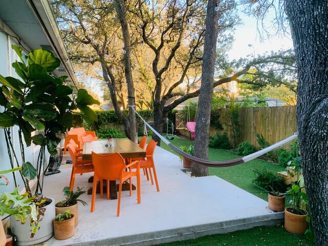 Modern Family Home w/ Treehouse & Kid’s Room gallery image 2