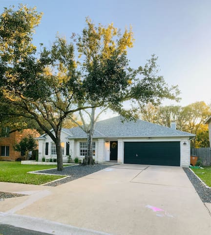 Modern Family Home w/ Treehouse & Kid’s Room