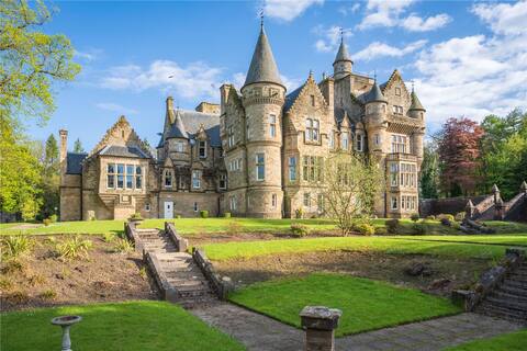 DOLLARBEG CASTLE - The Tower - luxury 3 bed rental