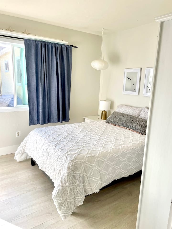 Chumba cha kulala cha 2 /kitanda na mavazi ya ukubwa kamili