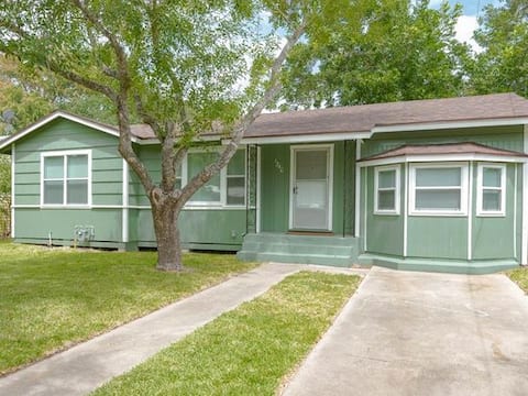 Beach Retreat
3 Bed, 1 bath Home
Centrally Located