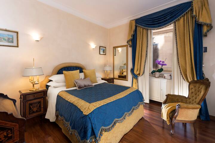 Historical Apt |3bedroom | Colosseum View gallery image 3