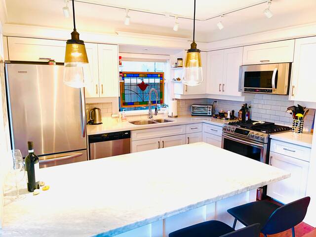 GEM- Gorgeous Townhouse – Prime location gallery image 5