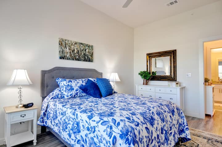 Soft and bright, the master bedroom offers a romantic get away or joyful rest after a full day of work or sightseeing. Either way enjoy the Queen bed and luxurious linens.