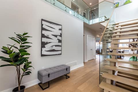 The Glass House custom 4 bedroom Home