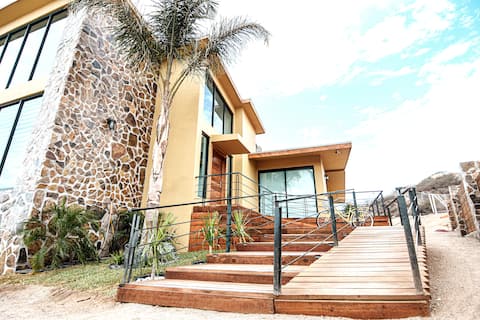 Luxury Stay • 4 Suites • Pool & Pergola