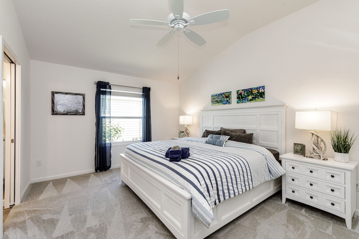 配备加大双人床的主卧