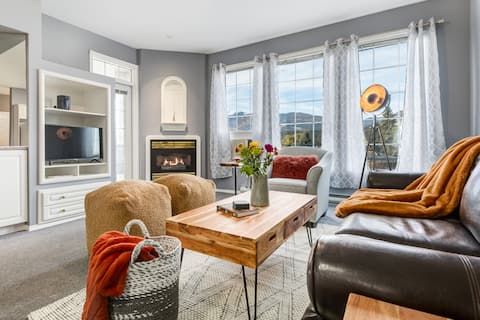 Popular Airbnb listing: Stunning Mountain View Terrace | Comfy King Bed in East Kootenay F