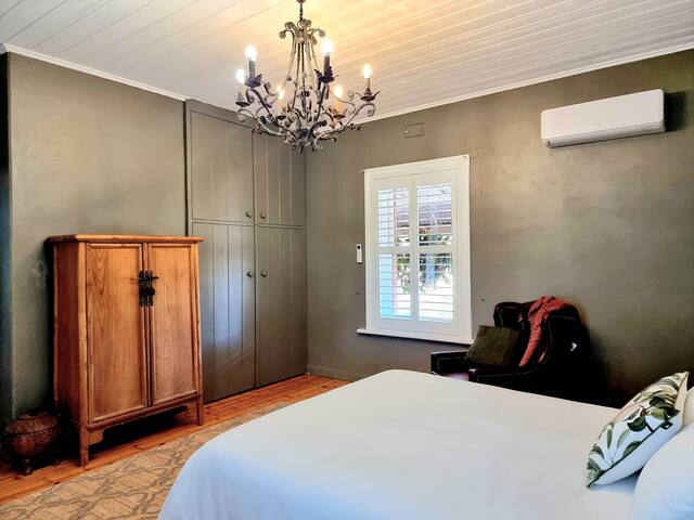 1858 Barossa Accommodation entire farmhouse. gallery image 5