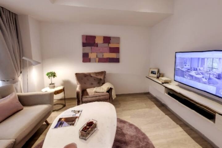 Beautiful 2BR Apartment in River Valley gallery image 5