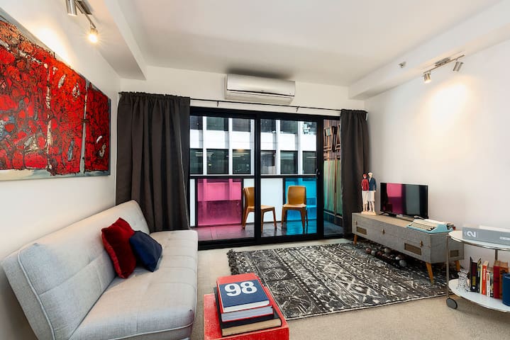 Stylish Entertainer in the Heart of the CBD