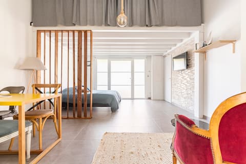 Apartment between mountain and ocean