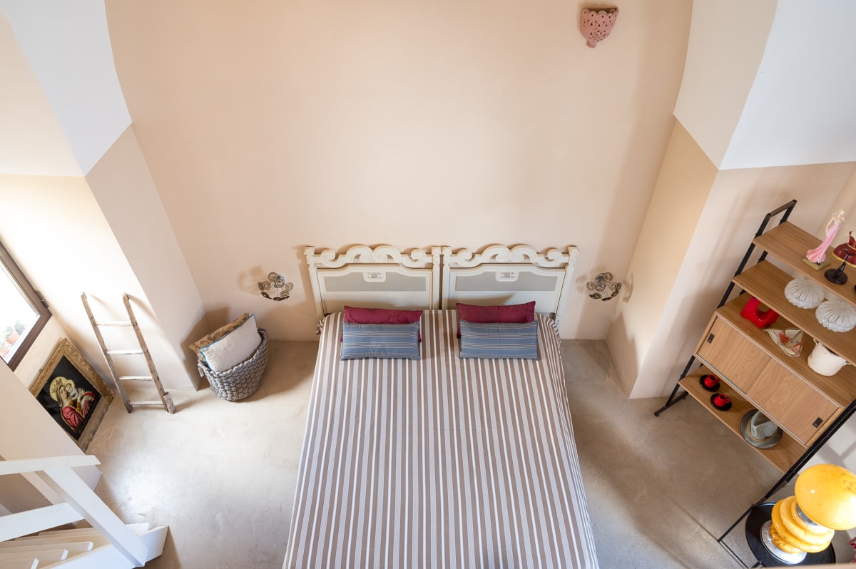 Dormitorio en el piso con vistas al loft.